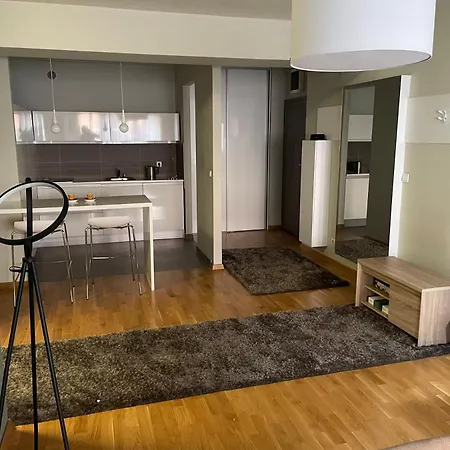 Center Apartment *